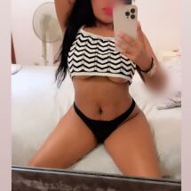 mulata caliente, con labios deliciosos, pechos naturales y un culo de infarto