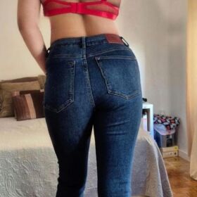 Asia latina amante de polvito magico y el subidon