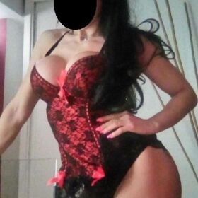 NATALIA MILF ESPAÑOLA COMPLACIENTE COMPLETA Y SUMISA