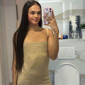 SOY SARA MEDINA COLOMBIANA CACHONDA