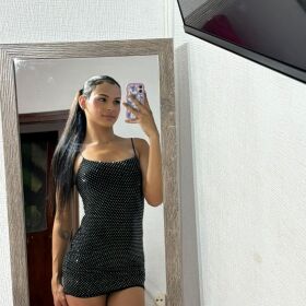 SOY SARA MEDINA COLOMBIANA CACHONDA