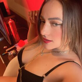 SARA EXPERTA EN MAMADAS , CARITA DE MUÑECA CULAZO DE DIABLA 