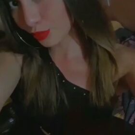 MELANY MORBOSA Y ATREVIDA MUY obediente perra autentica 