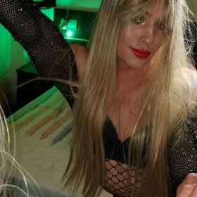 LINDA TRANS CON GANAS DE CHUPARTELA ENTERA !! 24H