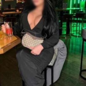 SARA 30 AÑOS NOVEDAD EN IRUN LLAMAME MOJADITA 24H