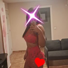 SOY ANTONELLA UNA CHICA MUY CALIENTE 