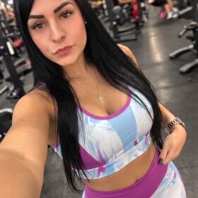 FIESTERA, BRSILEÑA MORENAZA CON GANAS DE SEXO RICO