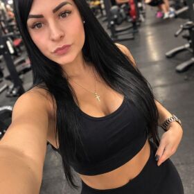 FIESTERA, BRSILEÑA MORENAZA CON GANAS DE SEXO RICO