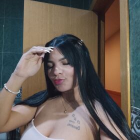 VENEZOLANA CON GANAS DE CHUPAR UN BUEN TURRON ESTAS NAVIDADES 