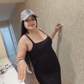 VENEZOLANA CON GANAS DE CHUPAR UN BUEN TURRON ESTAS NAVIDADES 