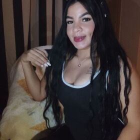 VENEZOLANA CON GANAS DE CHUPAR UN BUEN TURRON ESTAS NAVIDADES 