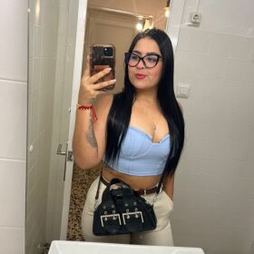 NICOLE EXPERTA EN HACERTE SENTIR UNICO E INCOMPARABLE 