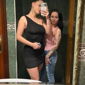 COMPAÑIA SERENA Y DULCES DESDE EL ESTE DOS HERMANAS MUY TRAVIESAS 