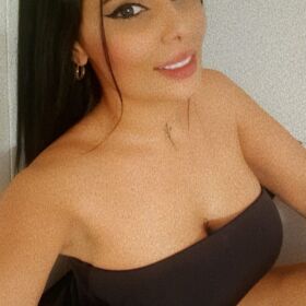 BELLA  LATINA CON GANAS DE UNA NOCHE EXQUISITA BENAMALDENA 24H