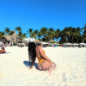 MARIA RECIEN LLEGADA A PLAYA HONDA EN LANZAROTE 