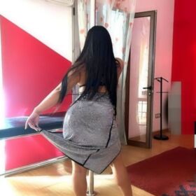 MORENAZA ARDIENTE FIESTERA COMPLACIENTE