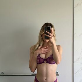 ESPAÑOLA RUBIA JUGUETONA ESTOY MUY CALIENTE  24H