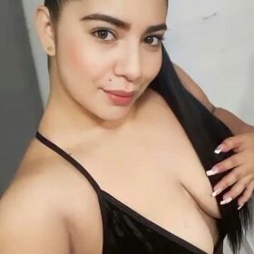 UNIVERSITARIA RUBIA MAGNETICA , UNA LATINA SIN LIMITES REBECA 