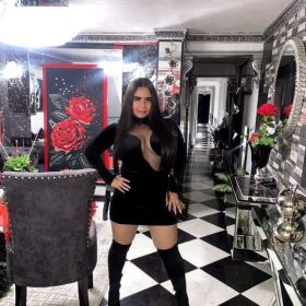 UNIVERSITARIA RUBIA MAGNETICA , UNA LATINA SIN LIMITES REBECA 