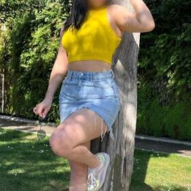 Jovencita fiestera primera vez en tu ciudad