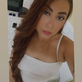 ANDREA EXPERTA EN MASAJES Y CARICIAS 24H MUY CALIENTE VIENES ?