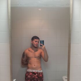 Soy chico latino XXL devuelta a la Isla ven a disfrutar conmigo un momento de deseos y muchas ganas