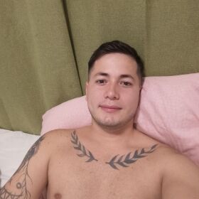 Soy chico latino XXL devuelta a la Isla ven a disfrutar conmigo un momento de deseos y muchas ganas