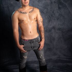 Soy chico latino XXL devuelta a la Isla ven a disfrutar conmigo un momento de deseos y muchas ganas