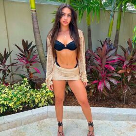 ¿Quién quiere follar? Estoy disponible. 