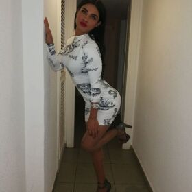 Sofía trans jovencitas muy cachonda 