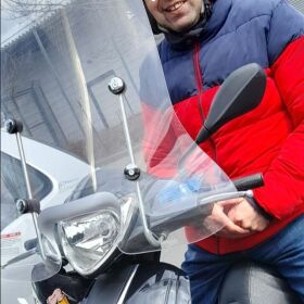 Doy ayuda económica a chica 