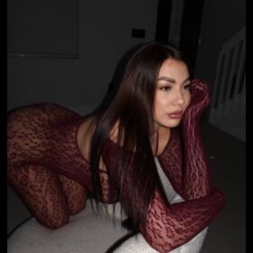 Hola a todos soy Emma una encantadora masajista con la que conectaras