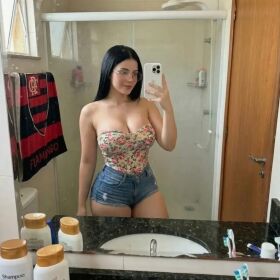 Hola papi quieres pasarlo rico con una guapa latina