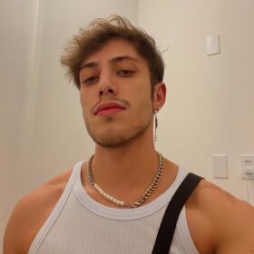 Gay versátil activo dominante disponible con cita previa 