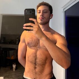 Gay versátil activo dominante disponible con cita previa 