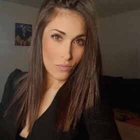 Chica jovencita muy caliente 
