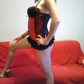 Mistress sádica autoritaria BDSM balbusting trampling valdecarros ensanche Vallecas 