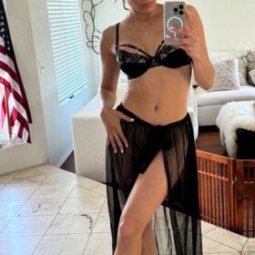 ANA Mujer elegante y madura 
