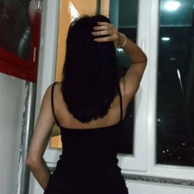 Hola soy Sheila una chica morena marroquí con ganas de disfrutar 