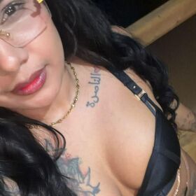 Chica complaciente,  fiestera y sin prisa 